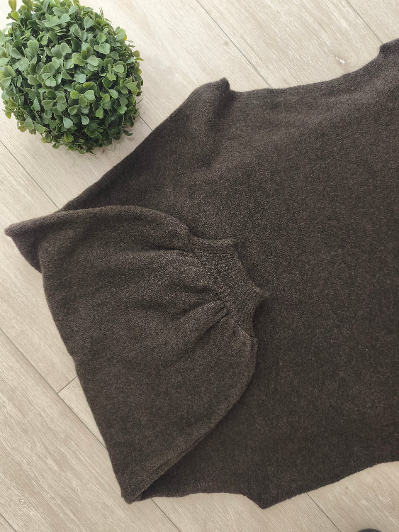 Pull over size manches ballon colorie marron. 