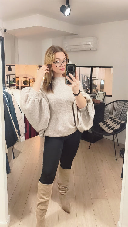 Pull over size manches ballon colorie beige. 