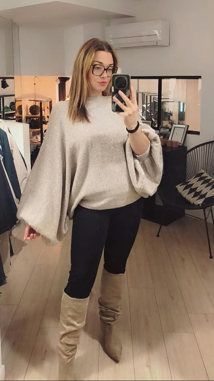 Pull over size manches ballon colorie beige. 