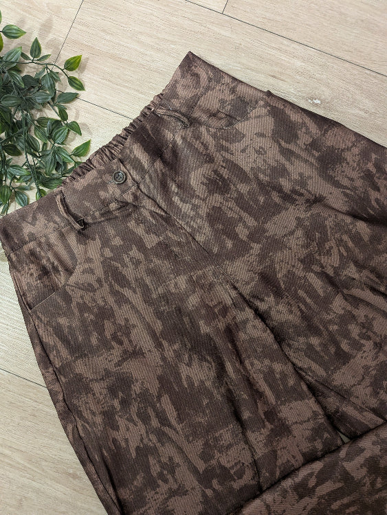 Pantalon barrel imprimé militaire marron. photo détails
