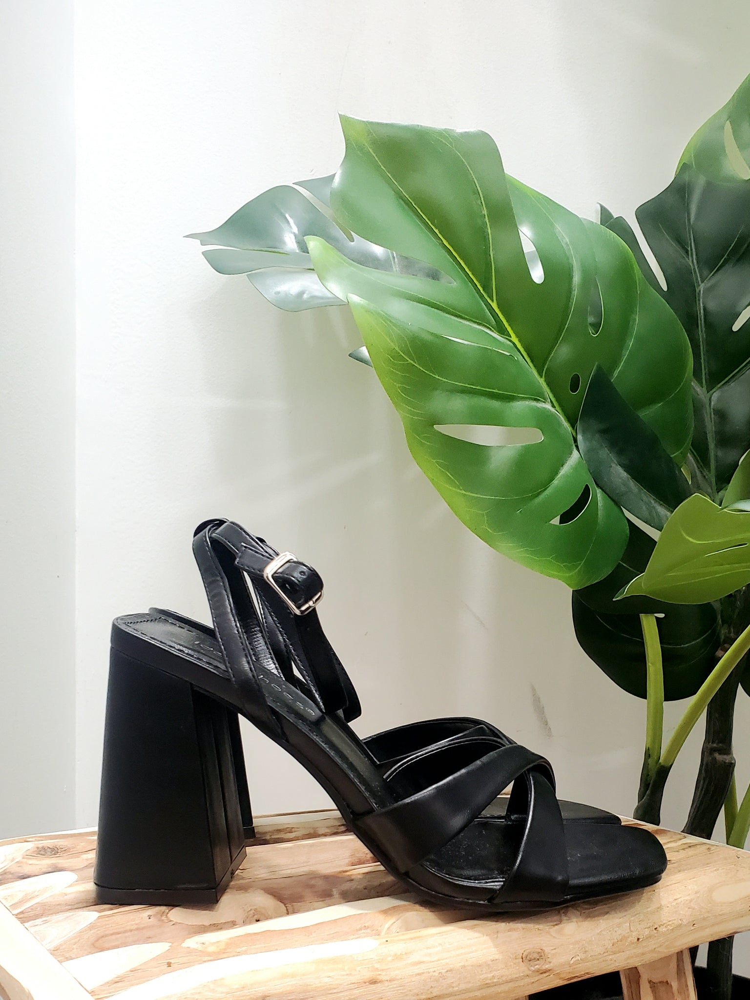 Sandales noires talons carrés hot sale