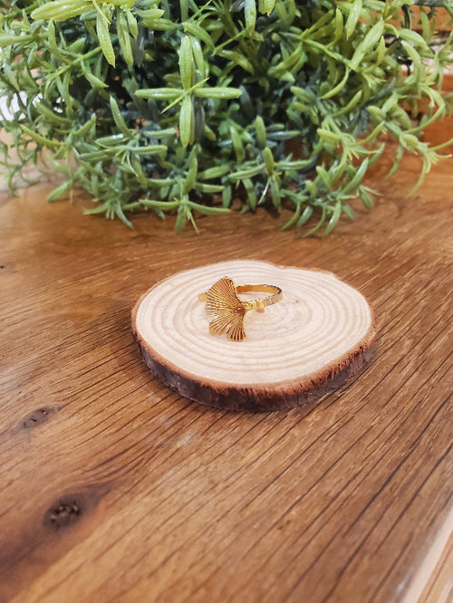 Bague feuille de ginkgo . colorie Or
