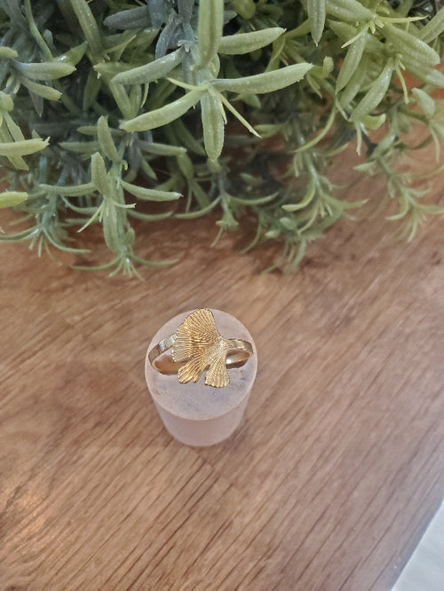 Bague feuille de ginkgo . colorie Or