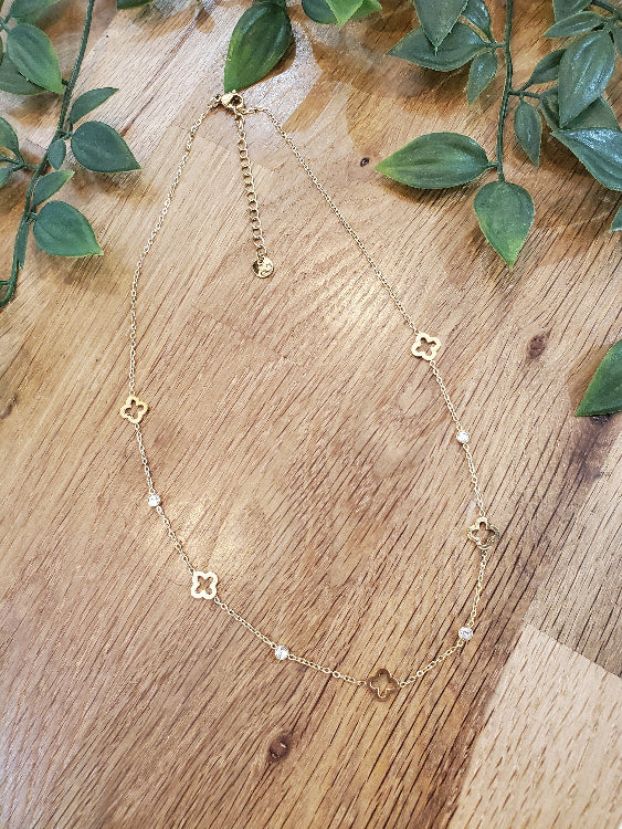 collier trèfle et strass. colorie or. 