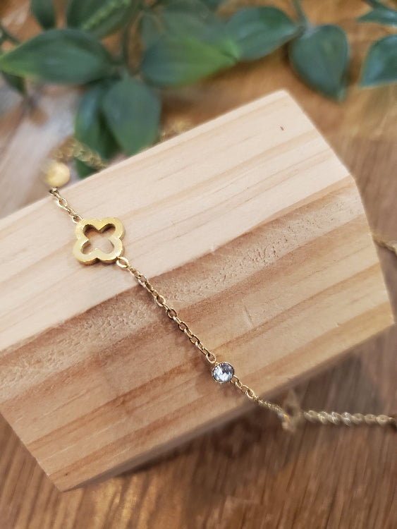 collier trèfle et strass. colorie or. 