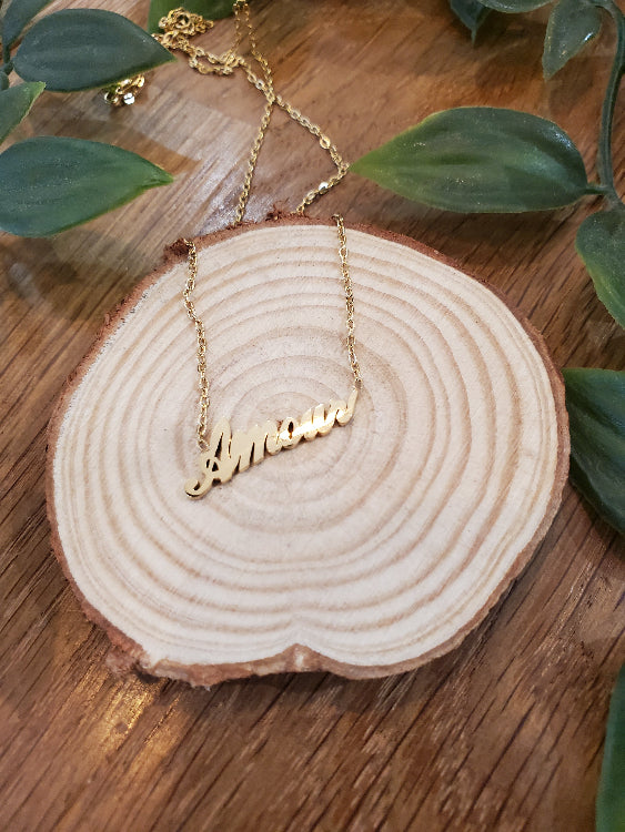 Collier pendentif Amour, colorie Or.
