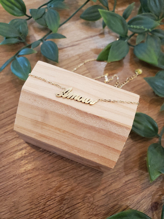 Collier pendentif Amour, colorie Or.