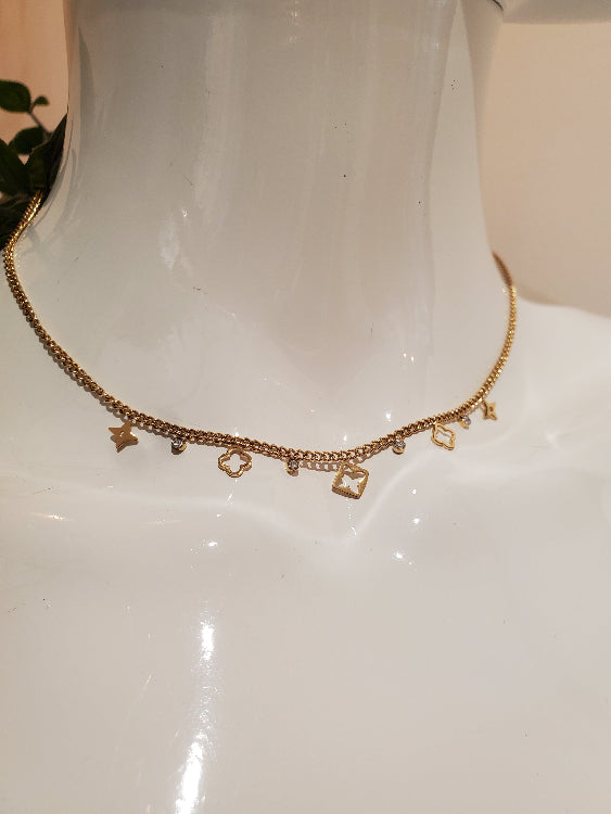 Collier LV pampilles trèfles et strass. Colorie Or .