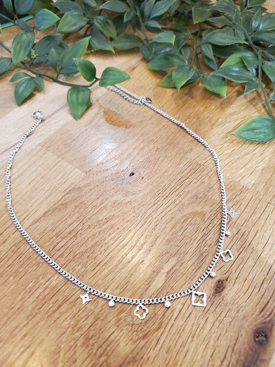 Collier LV pampilles trèfles et strass. Colorie Argent.