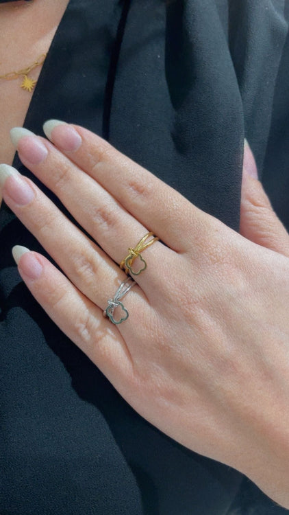 Bague trefle colorie or et argent photo porté. 