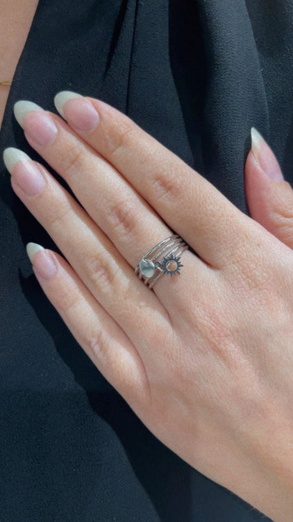 Bague multirang a pampille. colorie Argent. photo porté