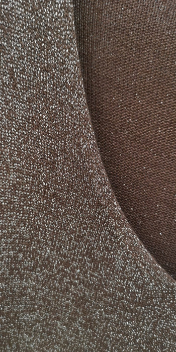 Robe pull lurex. Col V  longueur mi-cuisse . Photo colorie marron