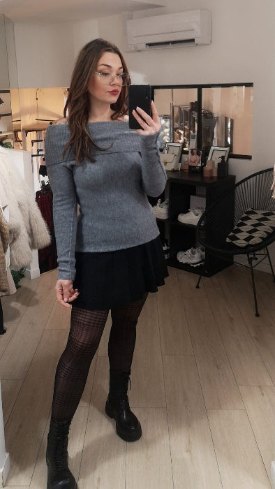 Pull col Bardo près du corp . Photo porté colorie gris.