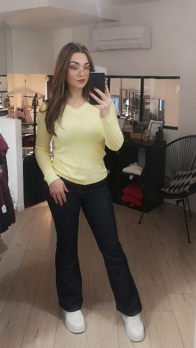 Jean coupe flare . jean brut. Photo porté.