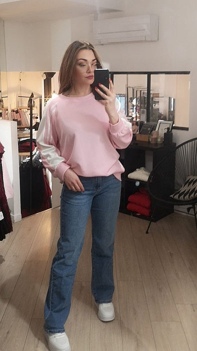 jean droit coupe regular bleu clair. photo porté.