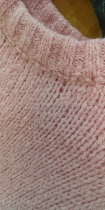 Pull tunique col rond rose pale . Photo détail 