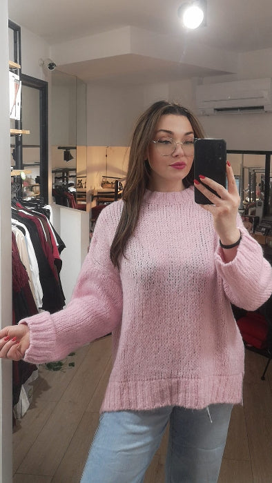 Pull tunique col rond rose pale . Photo porté