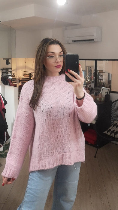 Pull tunique col rond rose pale . Photo porté