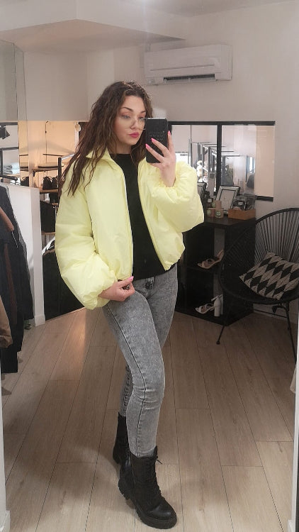 blouson style bombers jaune. photo porté