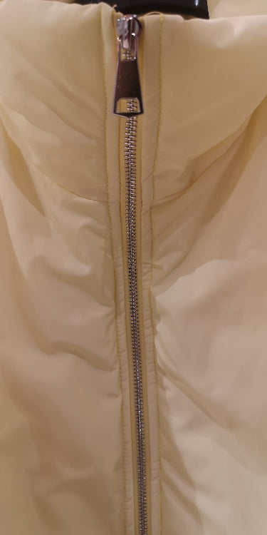 blouson style bombers jaune. photo détail