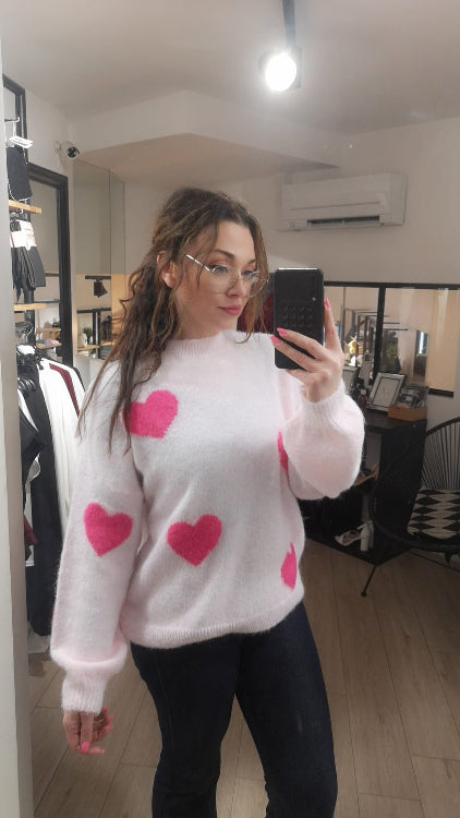 Pull coeur col rond. Photo porté colorie rose.