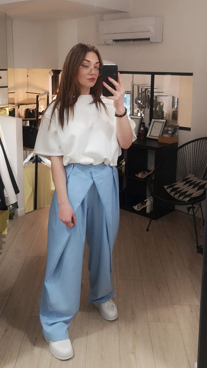 Pantalon portefeuille colorie bleu photo porté. 