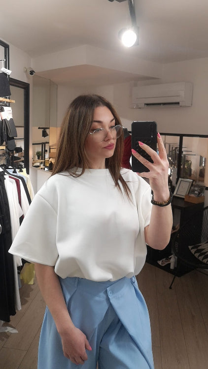 T-shirt boule colorie blanc photo porté.