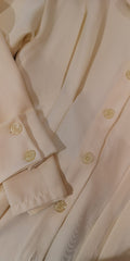 Robe chemise cintré a la taille. Photo détail colorie jaune. 