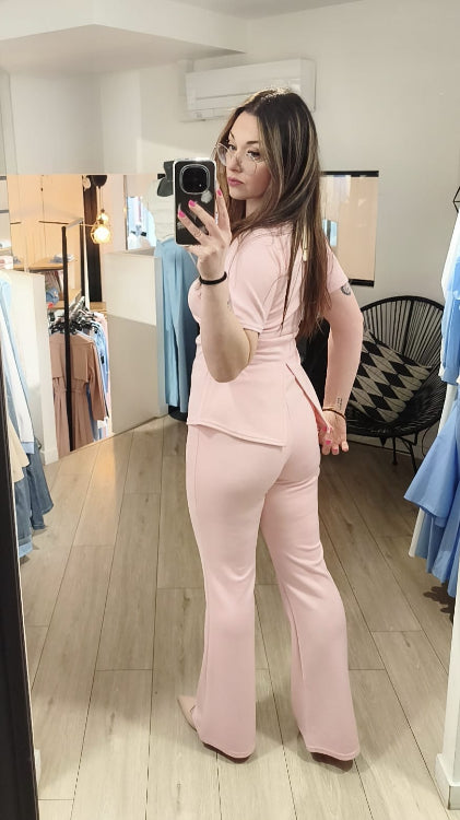 ensemble top et pantalon flare. photo porté dos. colorie rose.