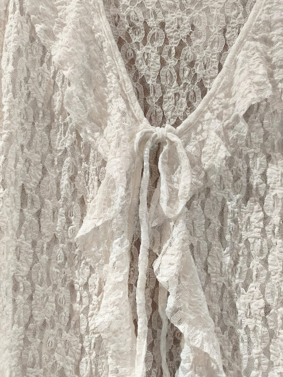 Gilet dentelle, photo détail. Colorie blanc.