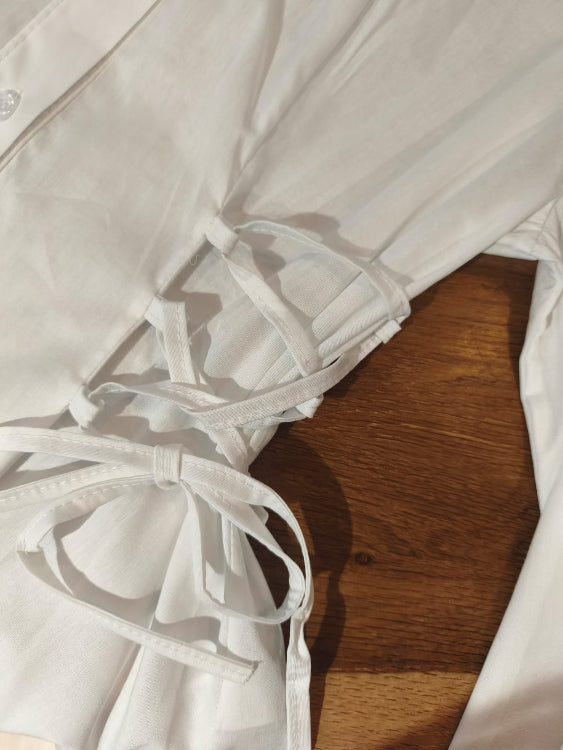 chemise lacet . colorie blanc. photo détail.