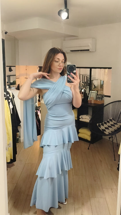 Robe longue bleu ciel coupe sirène. Photo porté.