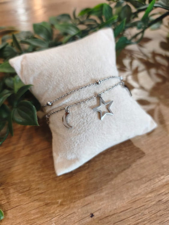 Bracelet pampille étoile et lune . colorie Argent