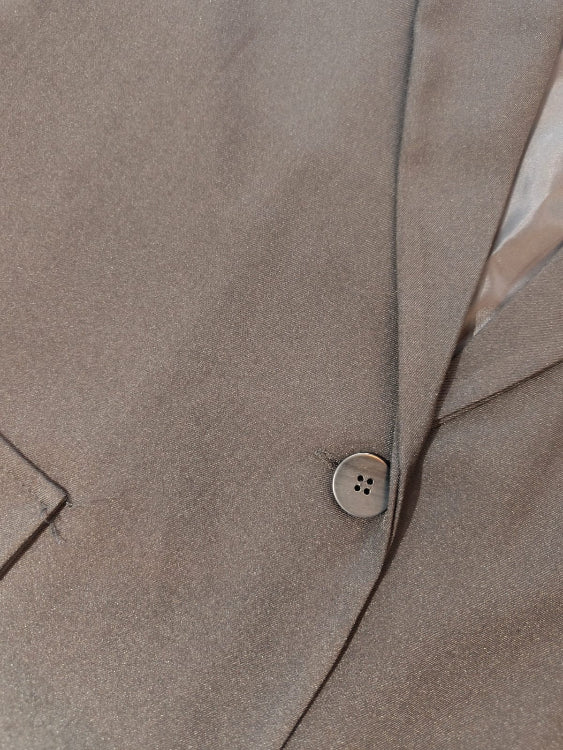 Veste longue droite noir. photo détail.