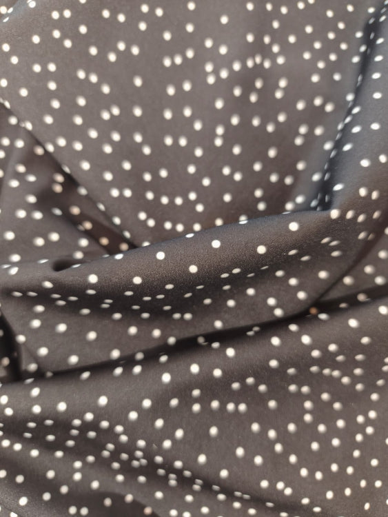 Top dos nue petit pois. photo détail. colorie noir