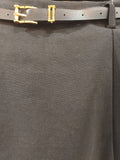 Jupe short fendu avec ceinture. Photo détail colorie noir.