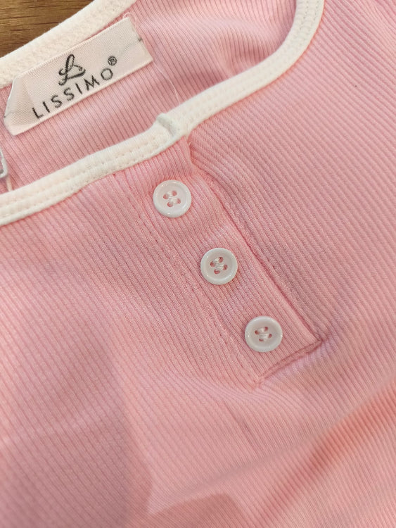 Débardeur décolleté U avec 3 petits boutons . Colorie rose. Photo détails.