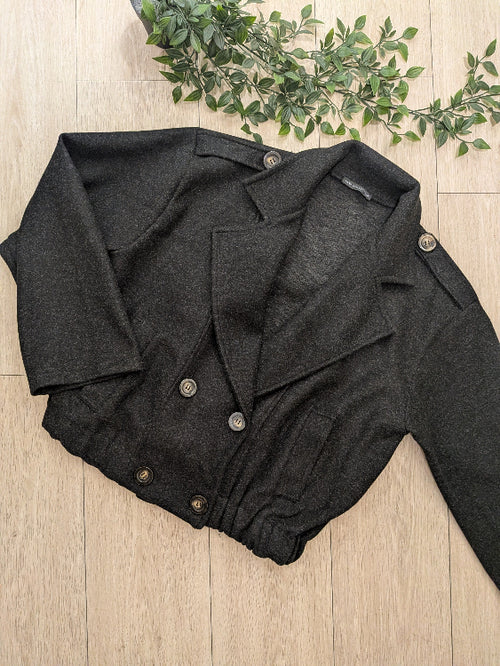 blouson court en feutre chiné. colorie noir. 