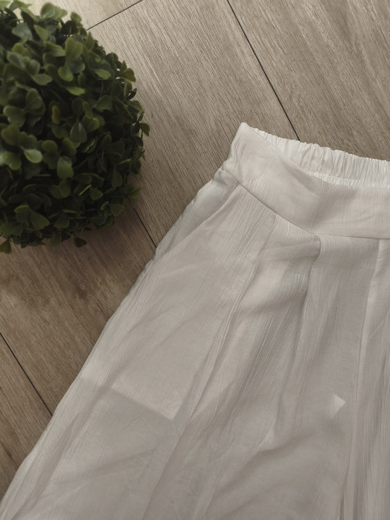 Pantalon fluide . photo détail. colorie blanc