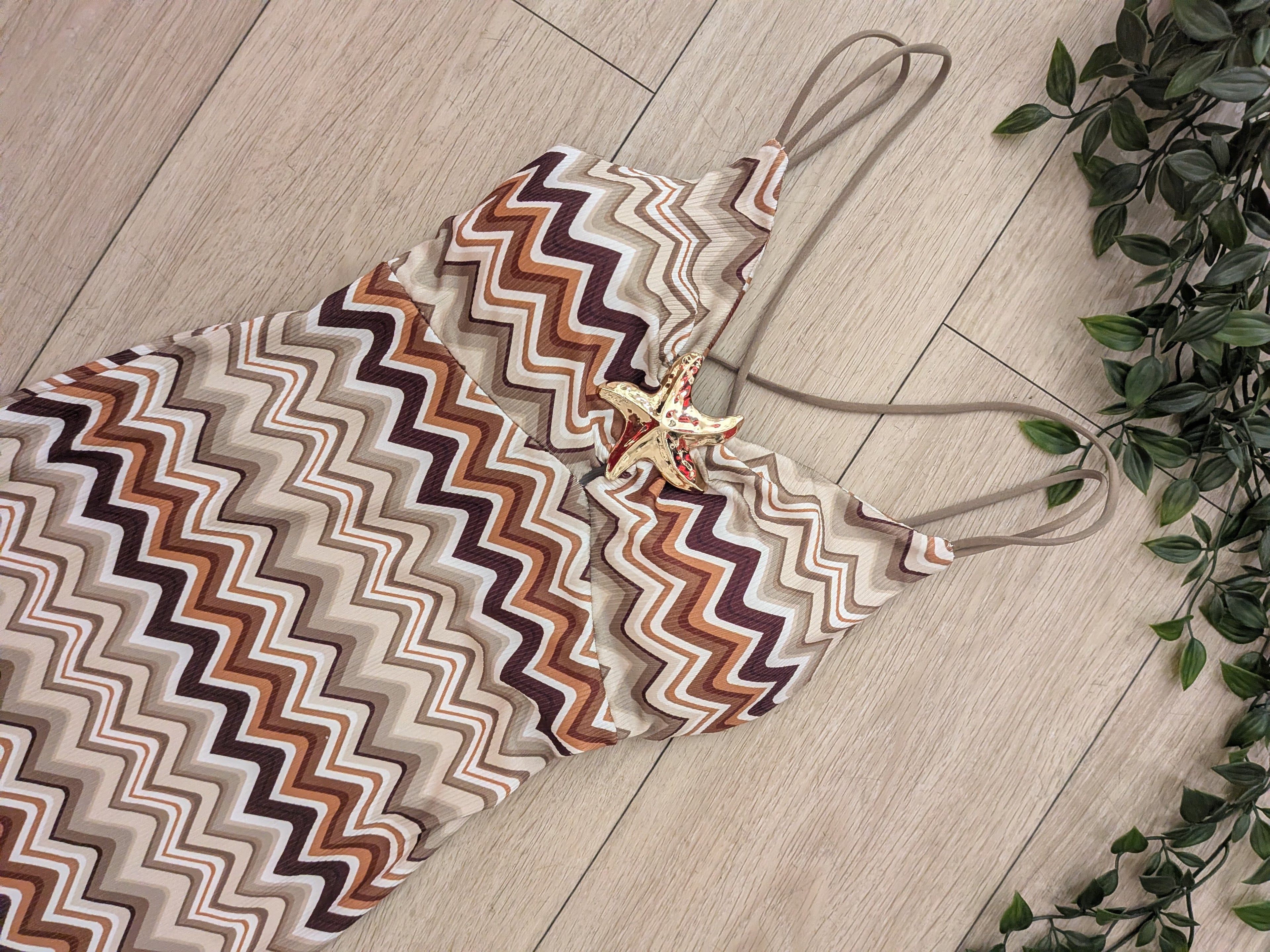 Robe courte zigzag