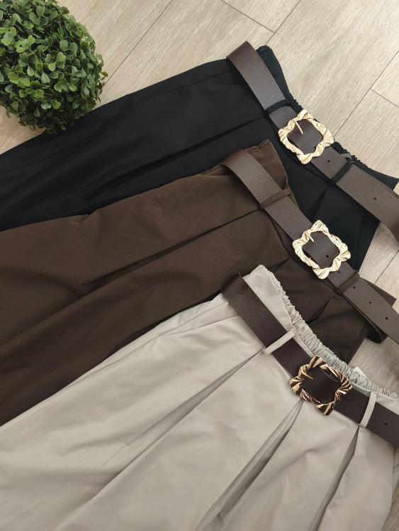 Pantacourt noir marron et beige . Photo a plat