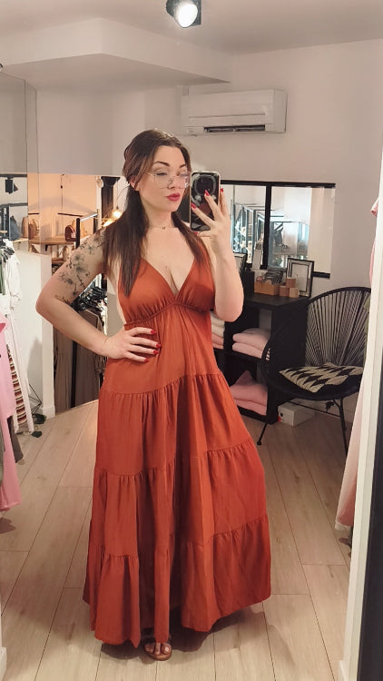 Robe longue style bohémienne . photo porté colorie brique.