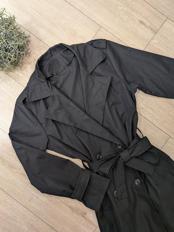 Trench long colorie noir. photo a plat.  