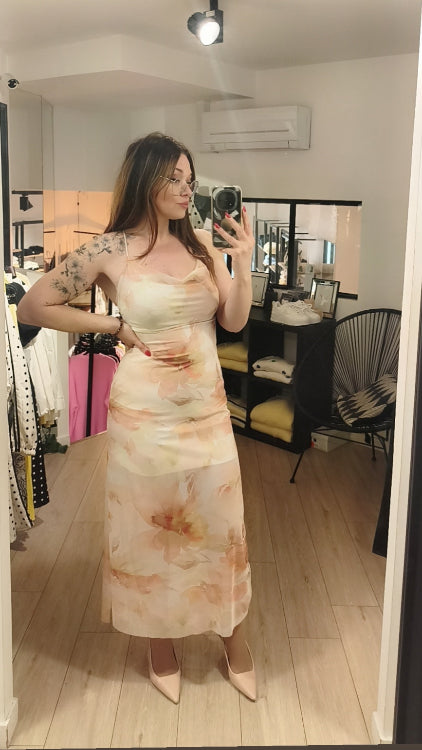 Robe voile imprimé fleur . photo porté colorie beige. 