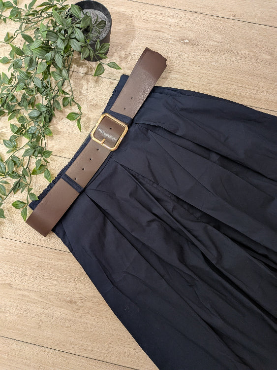 Pantalon jupe culotte avec ceinture marron. Colorie Marine photo détail