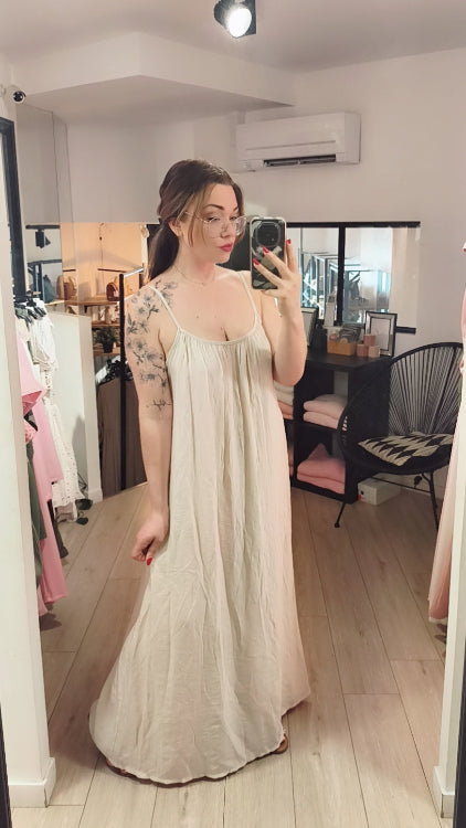 Robe oversize dos nue réglable. colorie beige