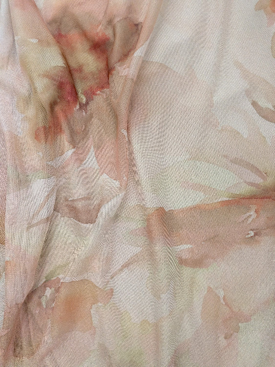 Robe voile imprimé fleur . photo motif colorie beige. 