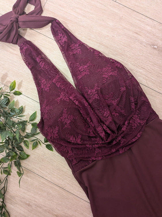 Robe de soirée Bordeau haut dentelle.  