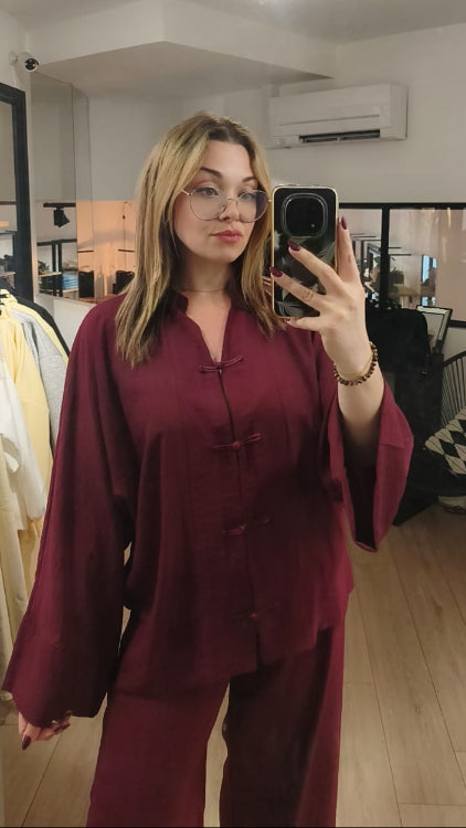 Ensemble fluide style Qipao . colorie bordeau. photo porté. 