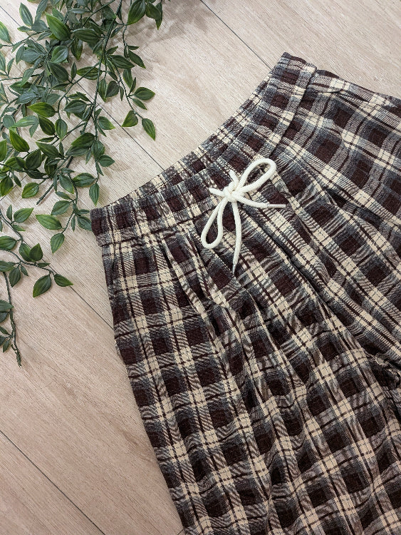 Pantalon a carreaux . photo a plat